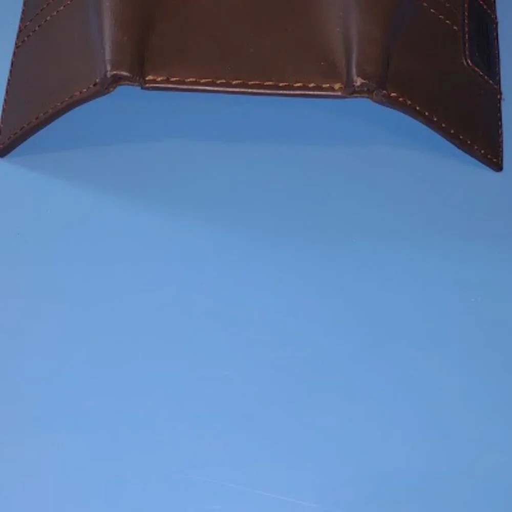 DICKIES TRIFOLD WALLET ID WIONDOW 4 CARD SLOTS ZIPPERED POCKET INSIDE BILLFOLD